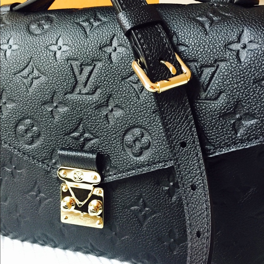 Louis Vuitton Black Pochette Métis Cross Body Bag